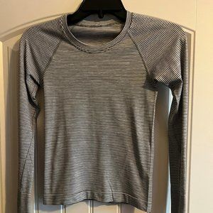 Swiftly Tech Long-Sleeve Shirt 2.0 Race Length - Black and White Stripe